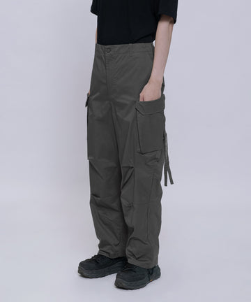 Slightly wide straight paratrooper pants